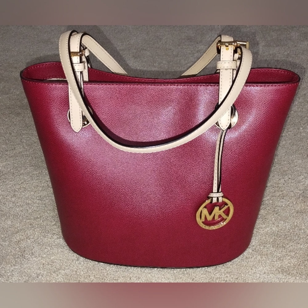 Michael Kors Travel Jet Set Raspberry/ Burgundy Tote with Oval Bottom. NWOT